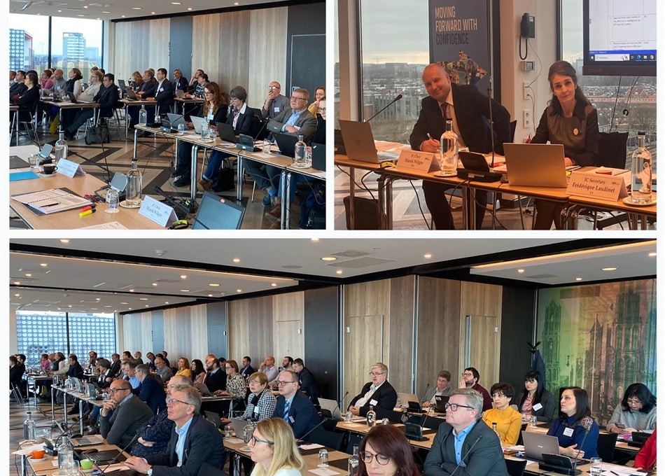 Më 21 mars 2023 në Utrecht, Holandë, Marek Wilgos nga@PCAgovPL , Organi Kombëtar i Akreditimit Polak, kryesoi takimin e tij të parë të Komitetit të Inspektimit të EA, ku morën pjesë edhe përfaqësuesit e DAK, takim ky ku u mblodhën  rreth 60 përfaqësues nga NAB-të e EA .